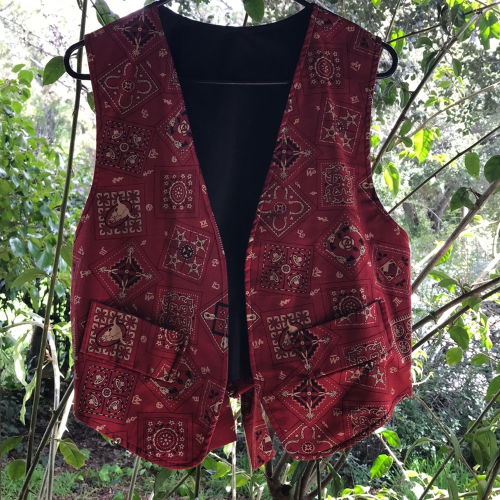 Red and Black Western cowgirl set. Vest and skirt.